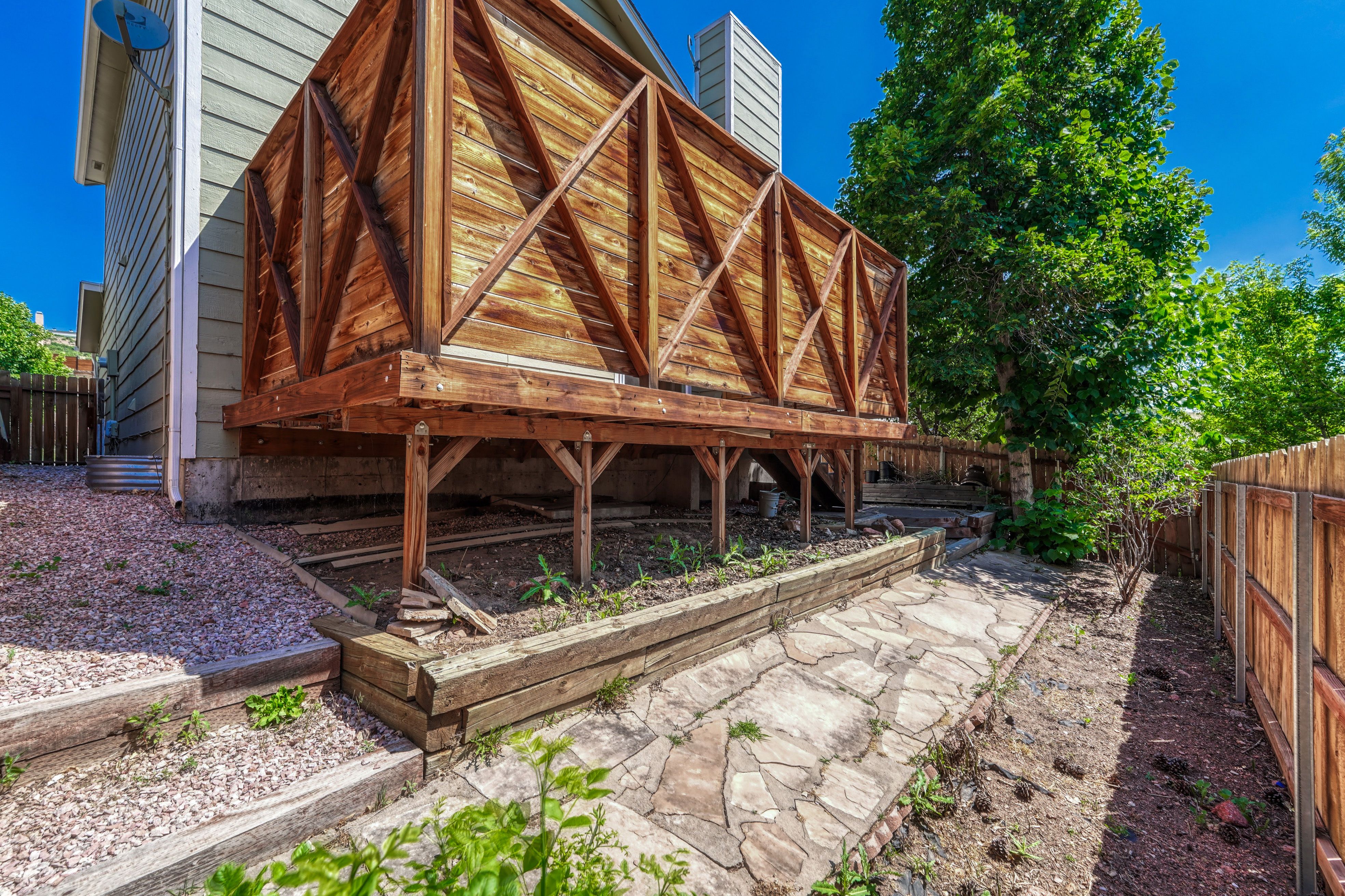  Hardwood Flooring and Mountain Views in 80919 - 物件實景