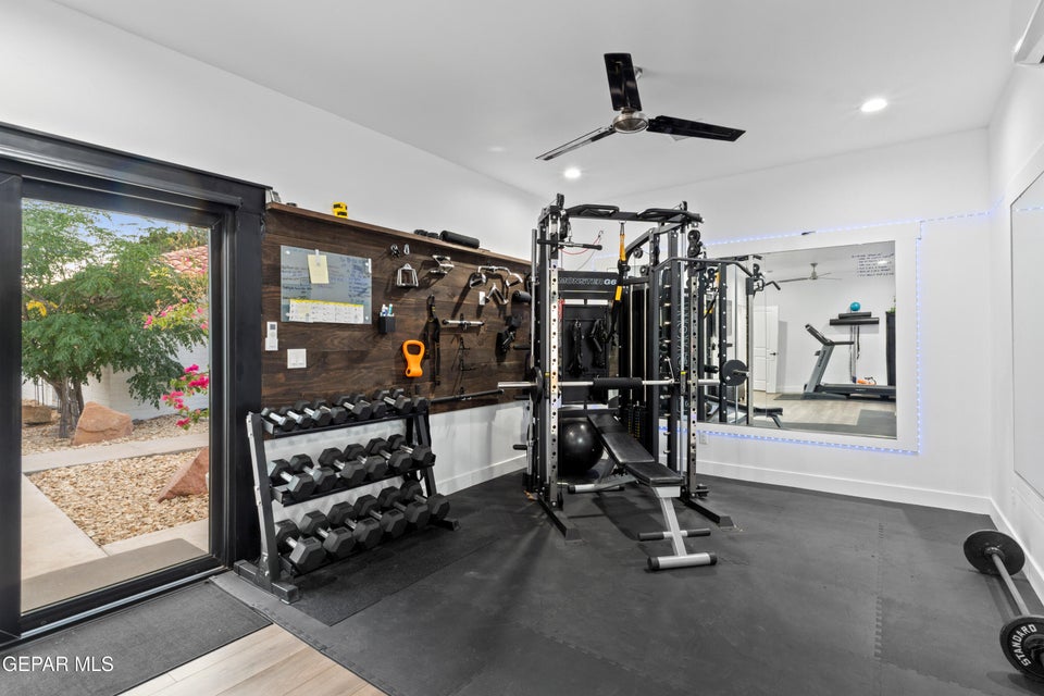 El Paso, Texas, 79936, United States, 5 Bedrooms Bedrooms, ,5 BathroomsBathrooms,Residential,For Sale,1980417