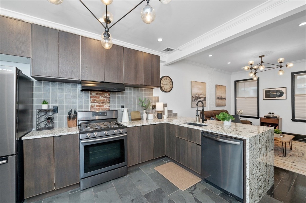 Boston, Massachusetts, 02127, United States, 2 Bedrooms Bedrooms, ,2 BathroomsBathrooms,Residential,For Sale,1988165