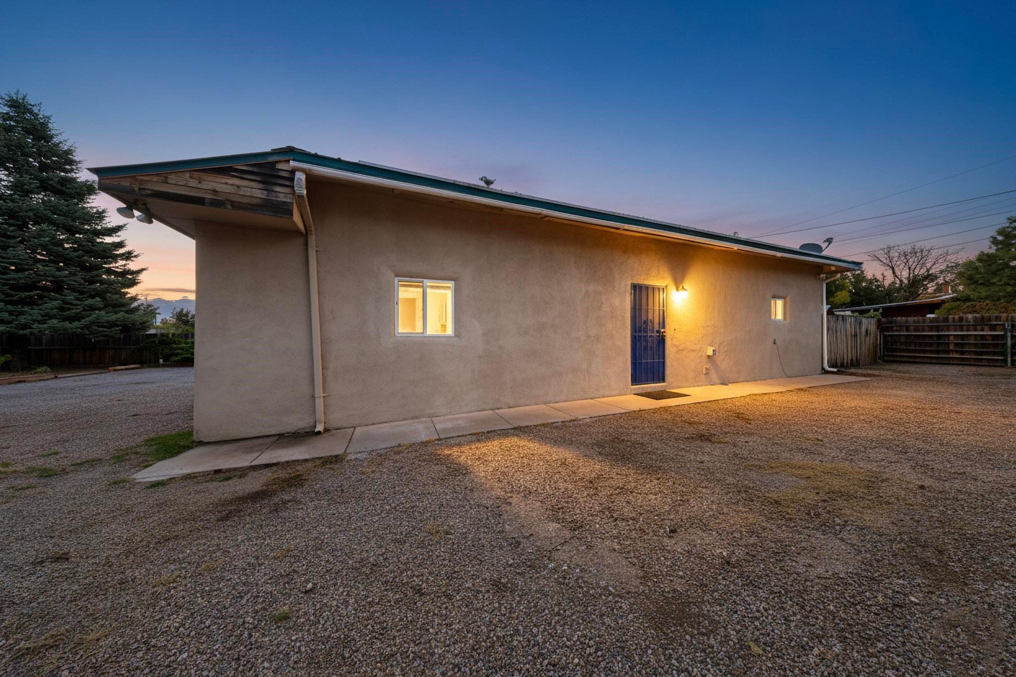 Santa Fe, New Mexico, 87505, United States, 3 Bedrooms Bedrooms, ,2 BathroomsBathrooms,Residential,For Sale,1971309