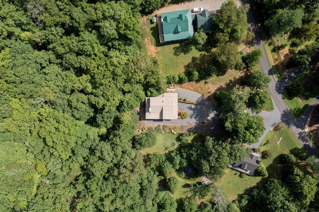 Hiawassee, Georgia, 30546, United States, 2 Bedrooms Bedrooms, ,3 BathroomsBathrooms,Residential,For Sale,1920293