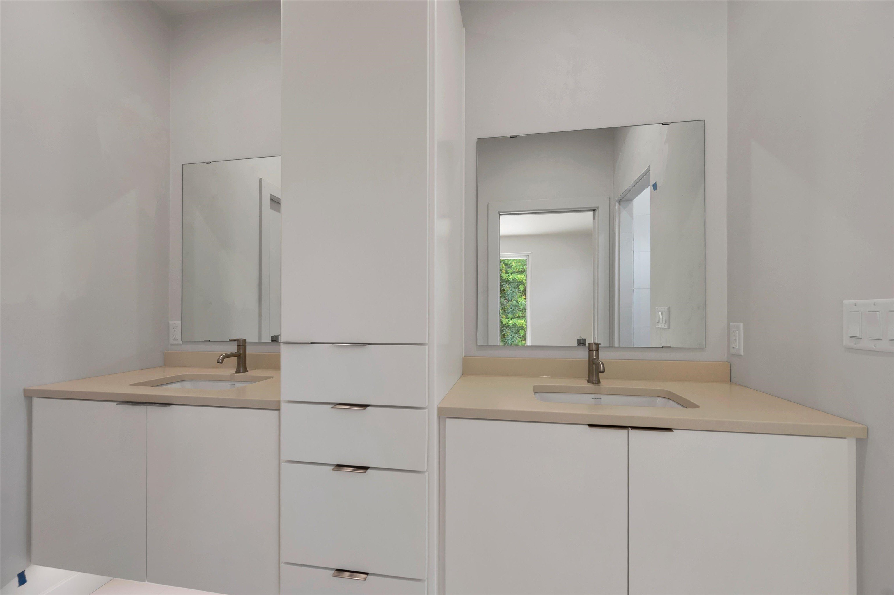 DE PERE, Wisconsin, 54115, United States, 2 Bedrooms Bedrooms, ,3 BathroomsBathrooms,Residential,For Sale,1978807