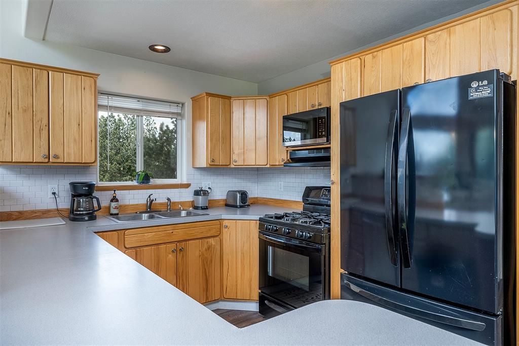 Polson, Montana, 59860, United States, 3 Bedrooms Bedrooms, ,3 BathroomsBathrooms,Residential,For Sale,1888121