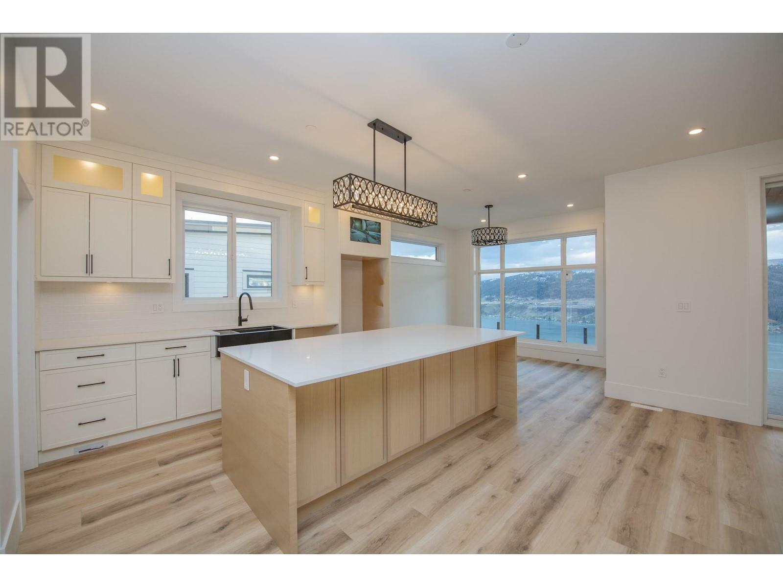 VERNON, British Columbia, V1H 2K9, CA, 4 Bedrooms Bedrooms, ,4 BathroomsBathrooms,Residential,For Sale,1838504