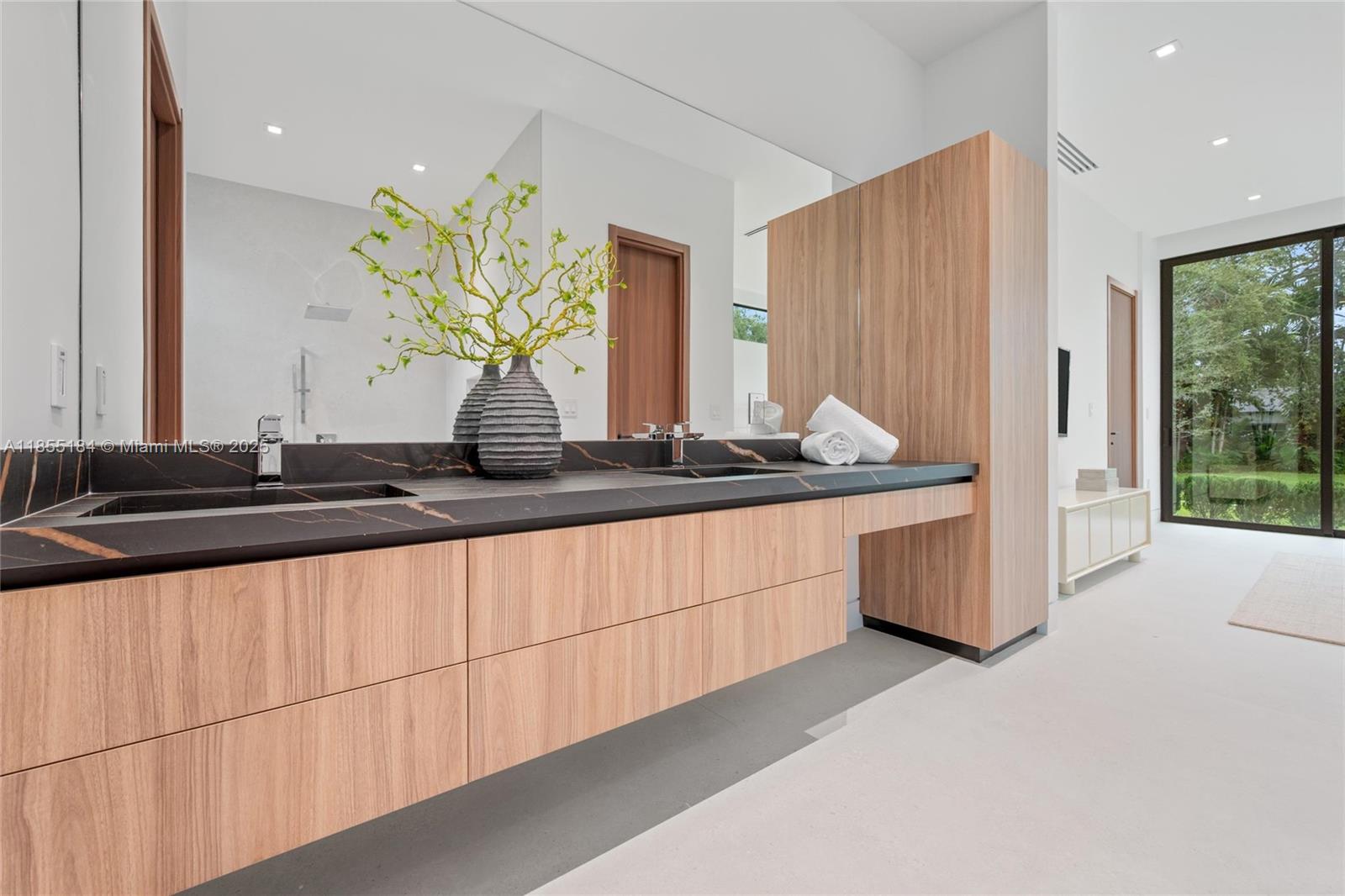 Miami, Florida, 33134, United States, 5 Bedrooms Bedrooms, ,6 BathroomsBathrooms,Residential,For Sale,1934506