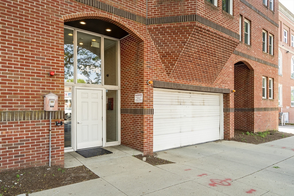 Cambridge, Massachusetts, 02140, United States, 2 Bedrooms Bedrooms, ,2 BathroomsBathrooms,Residential,For Sale,1939324