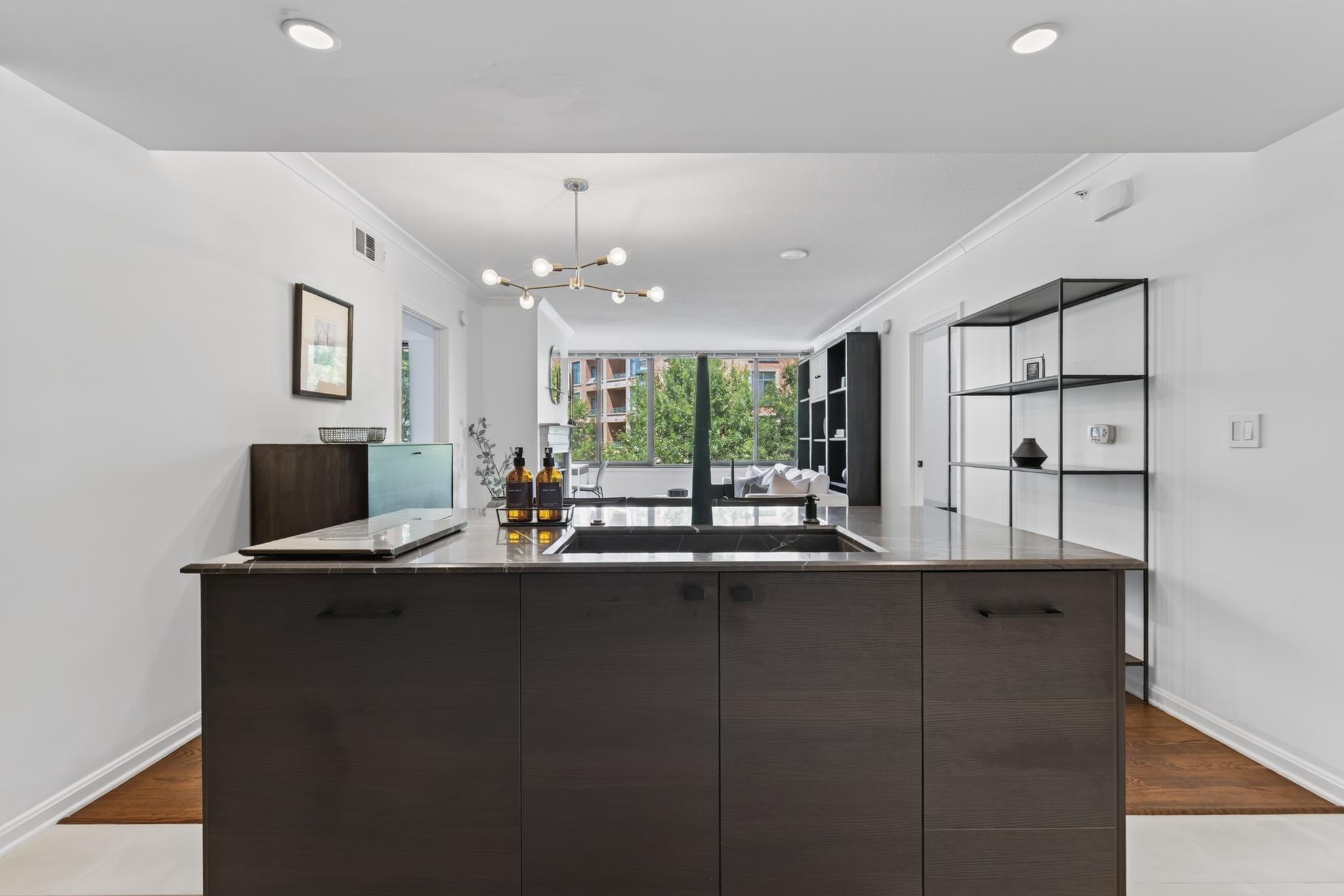  2220 Fairfax Drive, Arlington, VA, 22201 - 物件實景