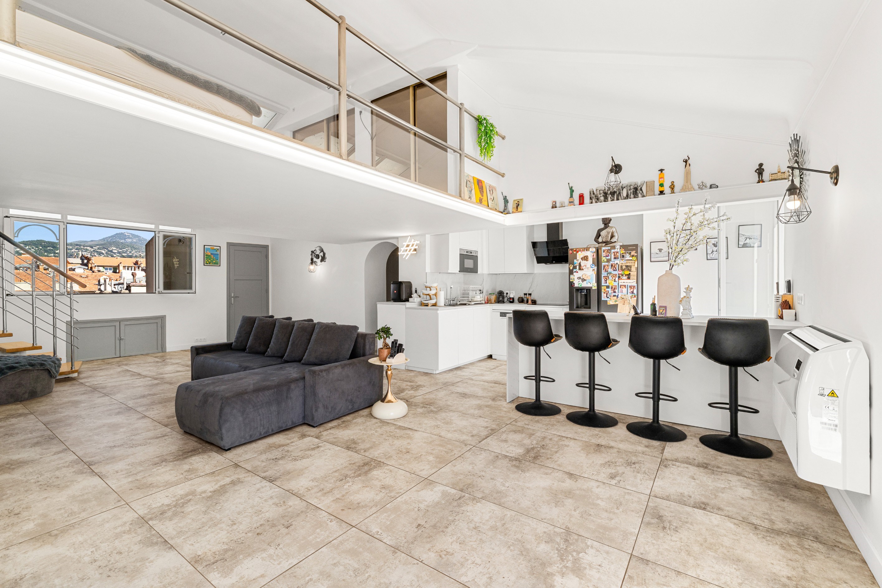  Notre-Dame – Characterful Loft with mezzanine and open city views - 物件實景