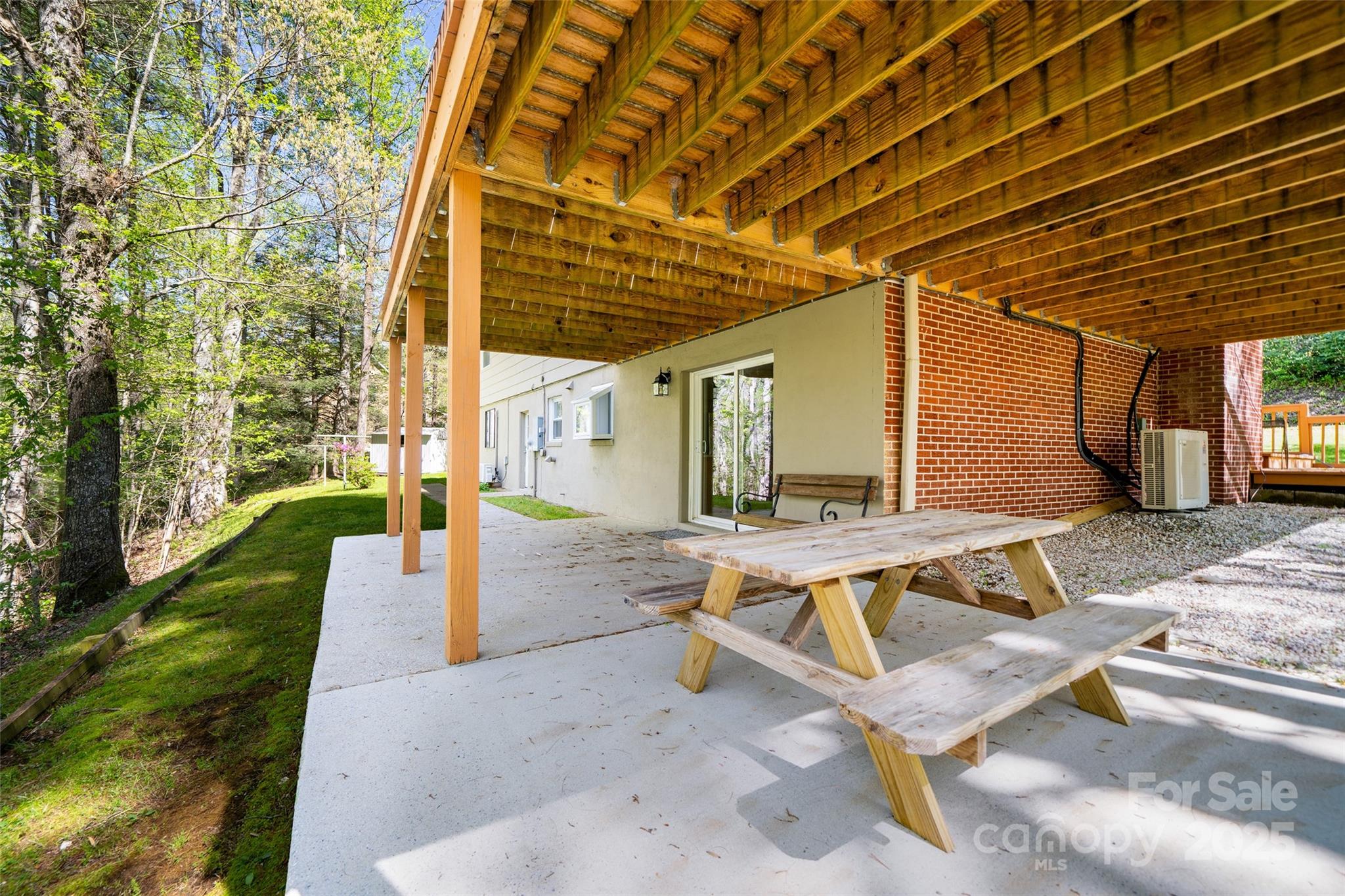 Hendersonville, North Carolina, 28739, United States, 4 Bedrooms Bedrooms, ,3 BathroomsBathrooms,Residential,For Sale,1983643