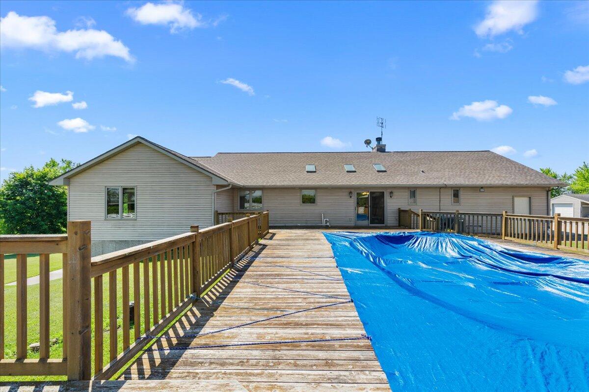 Hubbard, Wisconsin, 53035, United States, 4 Bedrooms Bedrooms, ,4 BathroomsBathrooms,Residential,For Sale,1885428