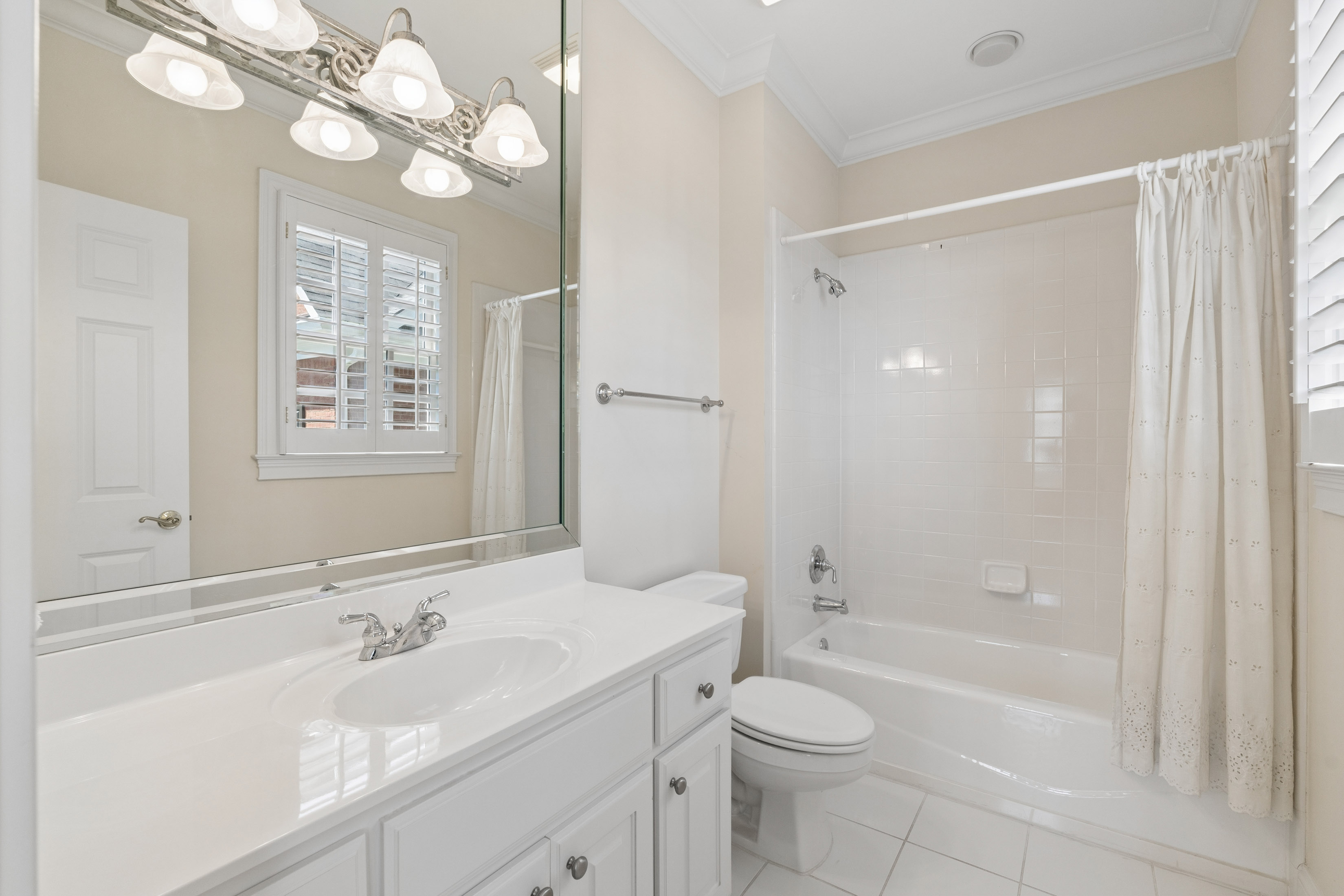  Traditional Cedar Shingle Beauty - 物件實景