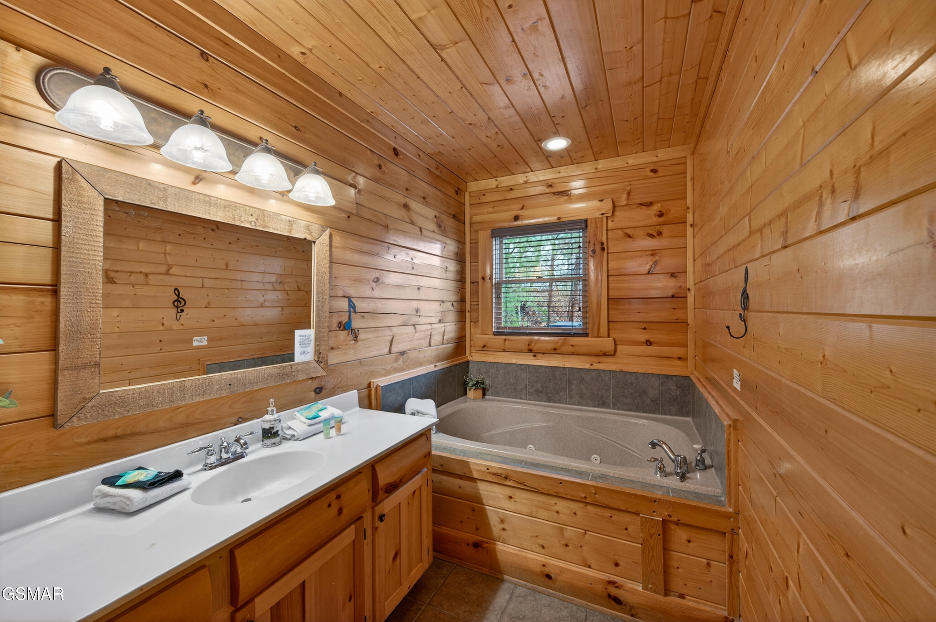 Sevierville, Tennessee, 37862, United States, 3 Bedrooms Bedrooms, ,5 BathroomsBathrooms,Residential,For Sale,2021105