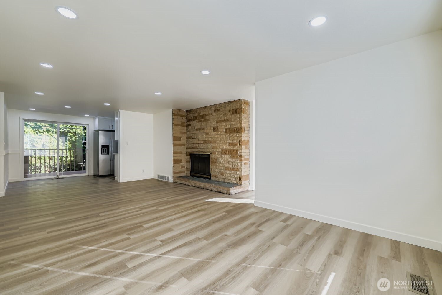 Shoreline, Washington, 98133, United States, 9 Bedrooms Bedrooms, ,1 BathroomBathrooms,Residential,For Sale,1984039