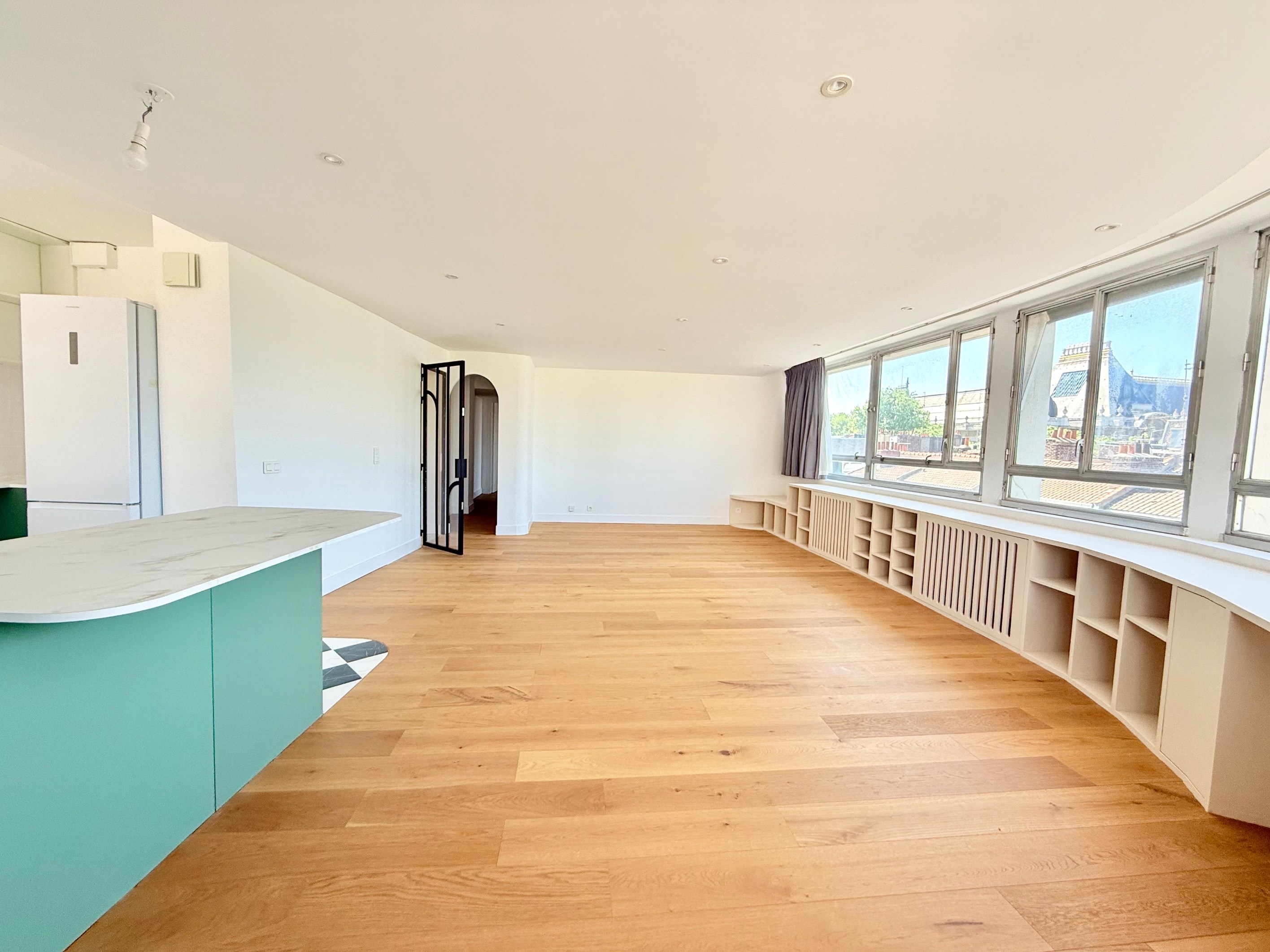  RENOVATED 2 BEDROOM APARTMENT - PANORAMIC VIEW - GARAGE - 物件實景