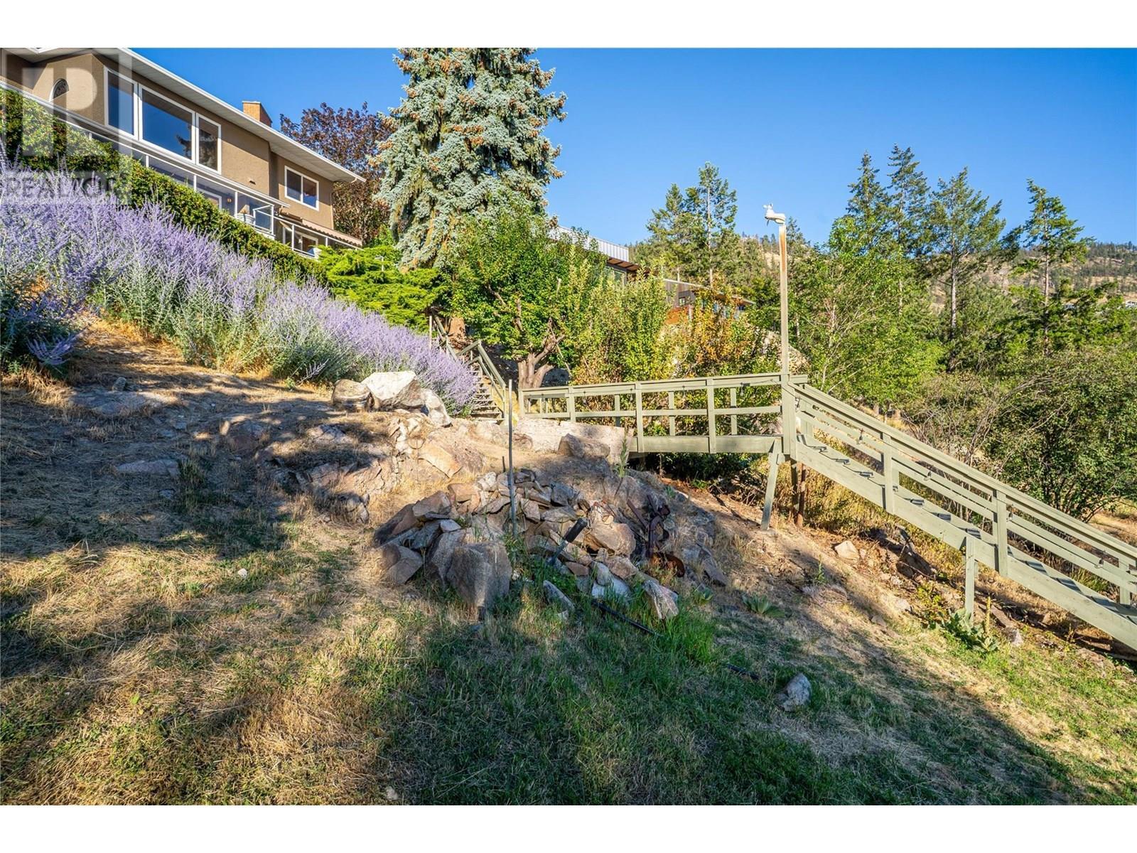 KELOWNA, British Columbia, V1V 2C3, CA, 5 Bedrooms Bedrooms, ,2 BathroomsBathrooms,Residential,For Sale,1911113