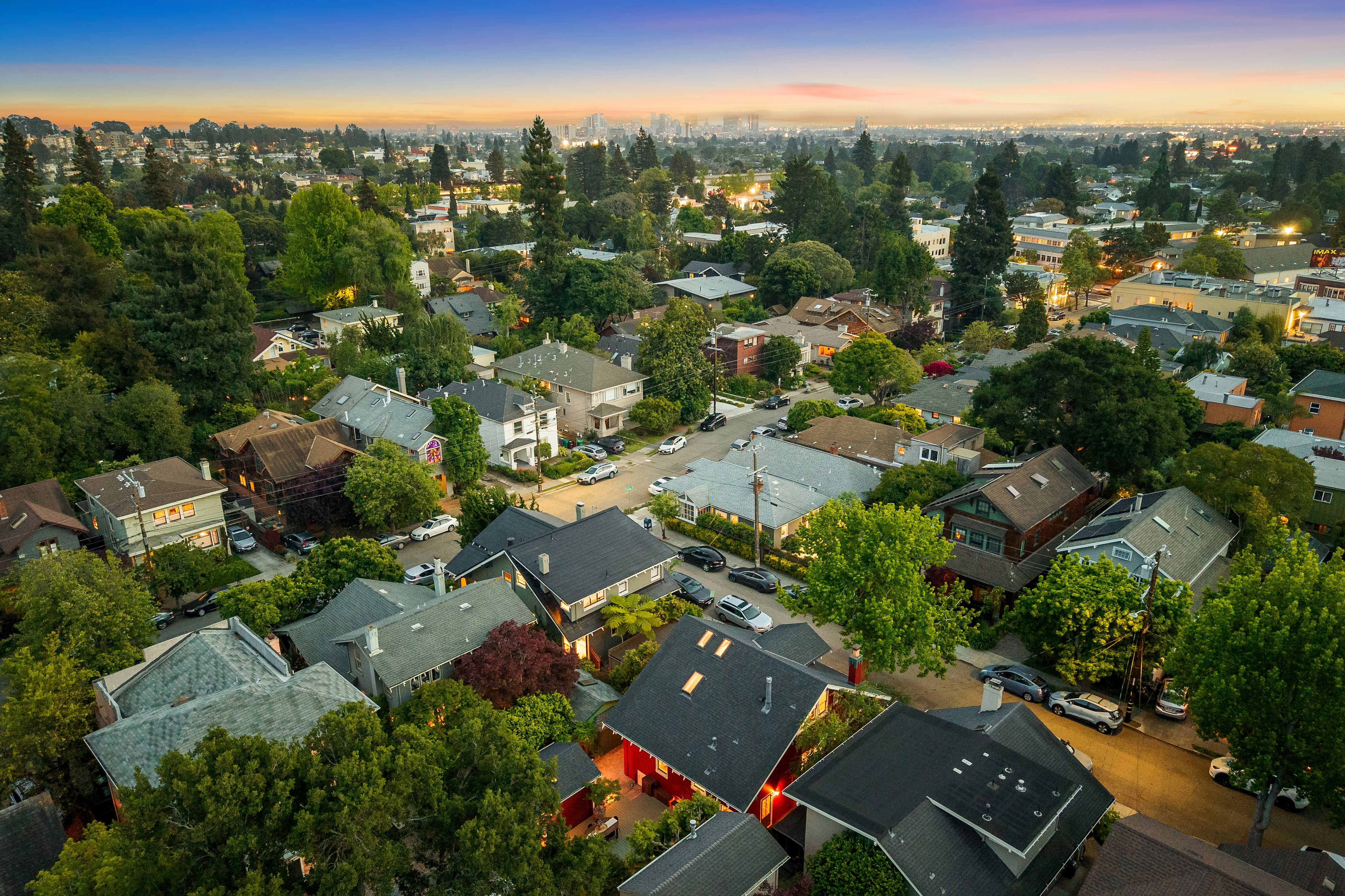  A True Rockridge Classic — Rich in Detail, Ready for Its Next Chapter - 物件實景