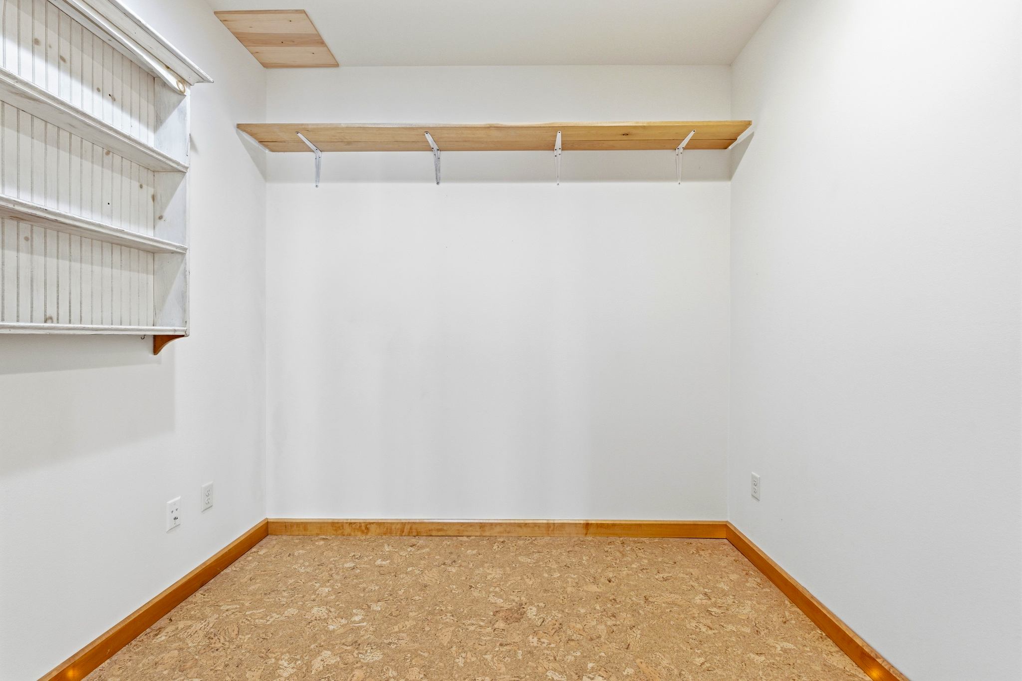  Unique Mid-Century Modern Retreat in a Private Wooded Setting - 物件實景