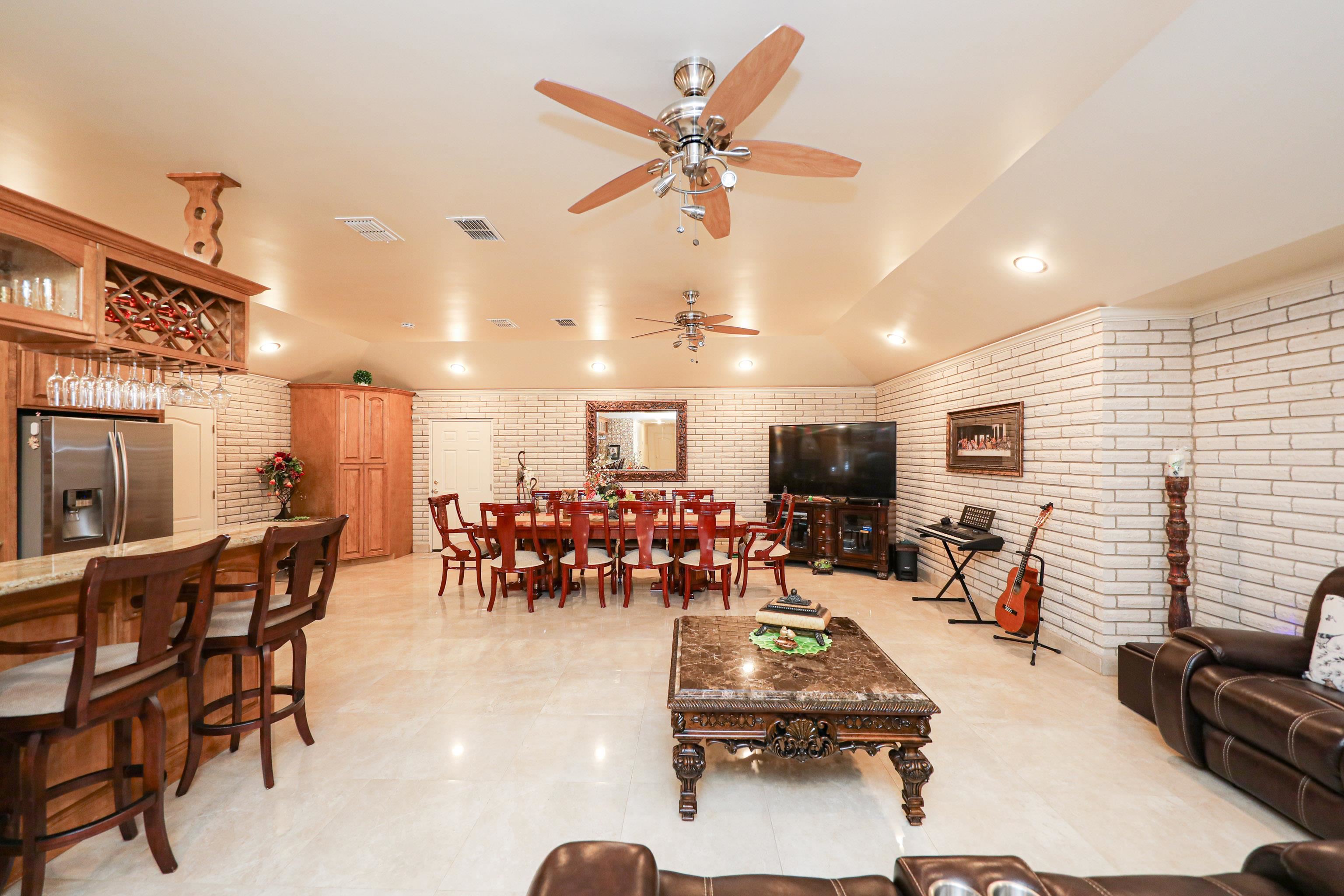 LAREDO, Texas, 78046, United States, 3 Bedrooms Bedrooms, ,4 BathroomsBathrooms,Residential,For Sale,1848774