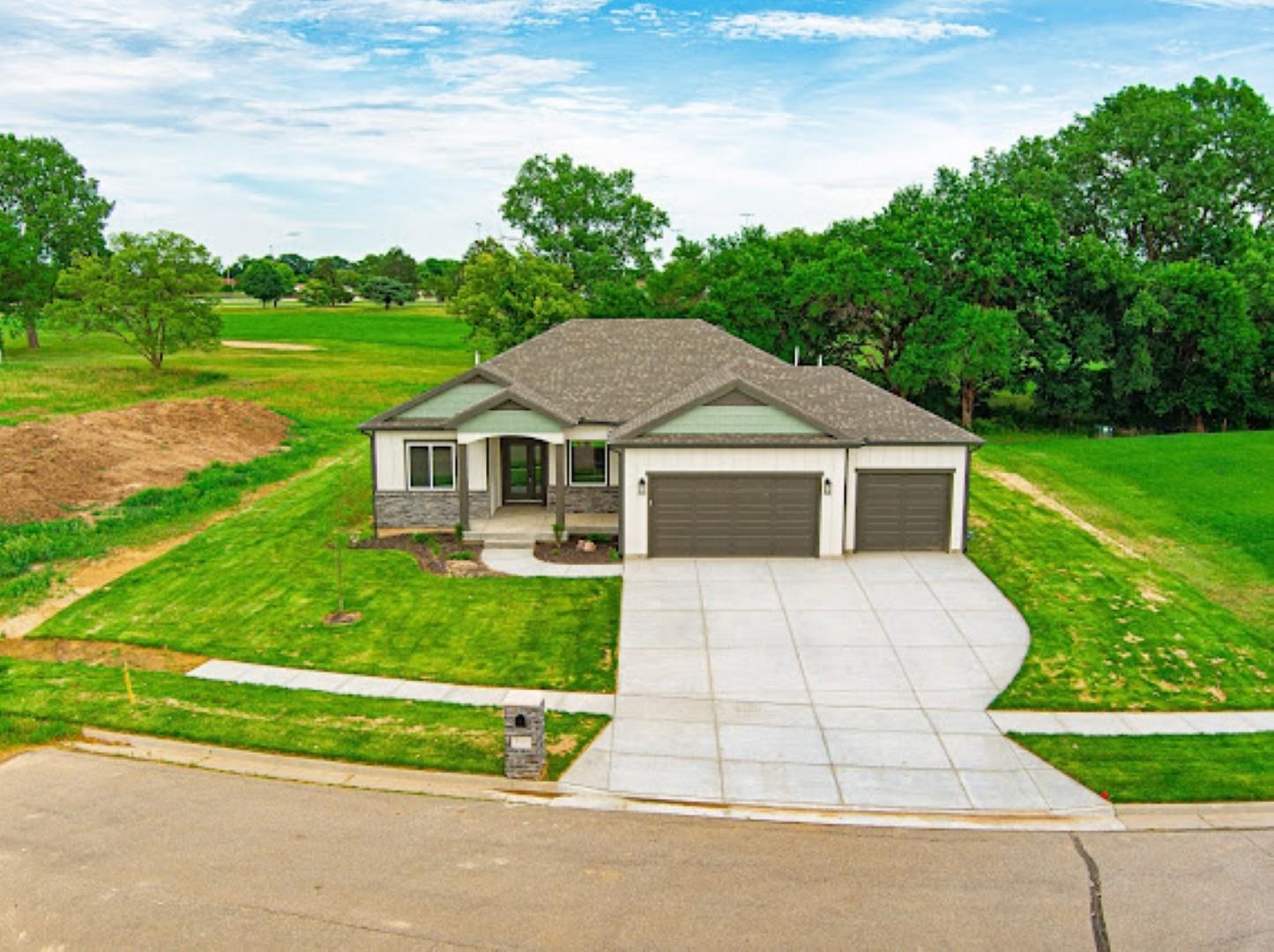 Salina, Kansas, 67401, United States, 5 Bedrooms Bedrooms, ,3 BathroomsBathrooms,Residential,For Sale,1737459