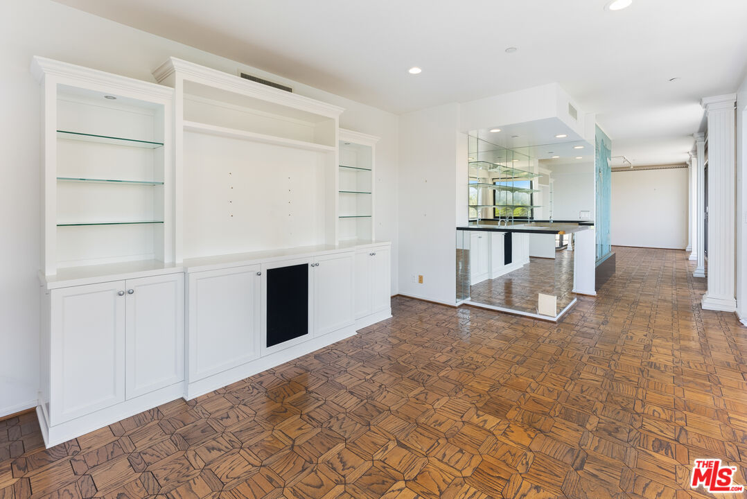Los Angeles, California, 90024, United States, 2 Bedrooms Bedrooms, ,3 BathroomsBathrooms,Residential,For Sale,1883580
