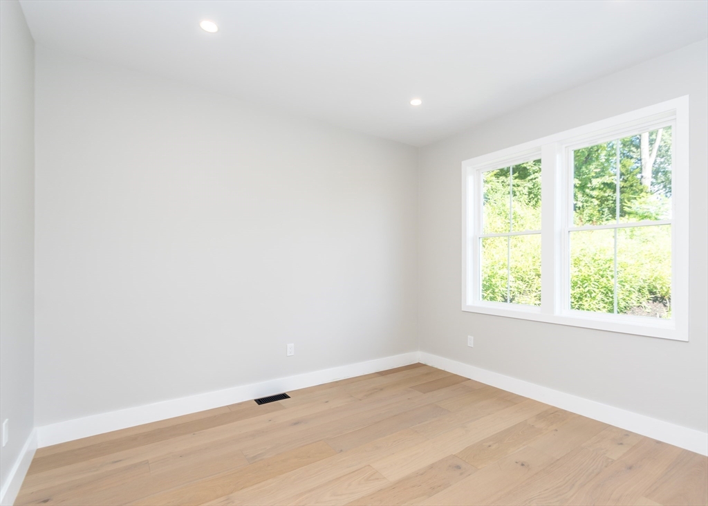 Waltham, Massachusetts, 02453, United States, 4 Bedrooms Bedrooms, ,5 BathroomsBathrooms,Residential,For Sale,1858244