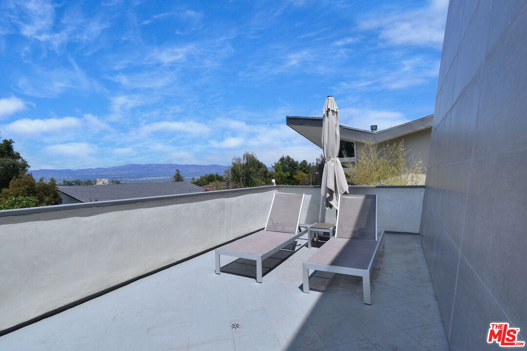 Sherman Oaks, California, 91403, United States, 4 Bedrooms Bedrooms, ,4 BathroomsBathrooms,Residential,For Sale,1794454