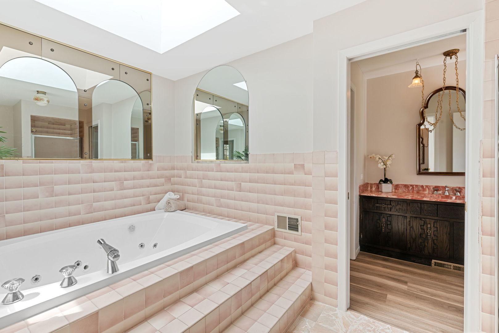Oak Brook, Illinois, 60523, United States, 5 Bedrooms Bedrooms, ,6 BathroomsBathrooms,Residential,For Sale,1796873