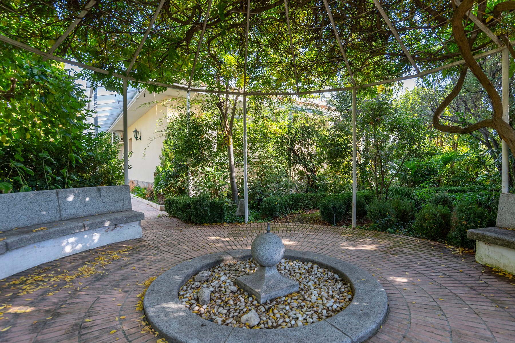  A residence with extraordinary transformation potential in La Florida - 物件實景