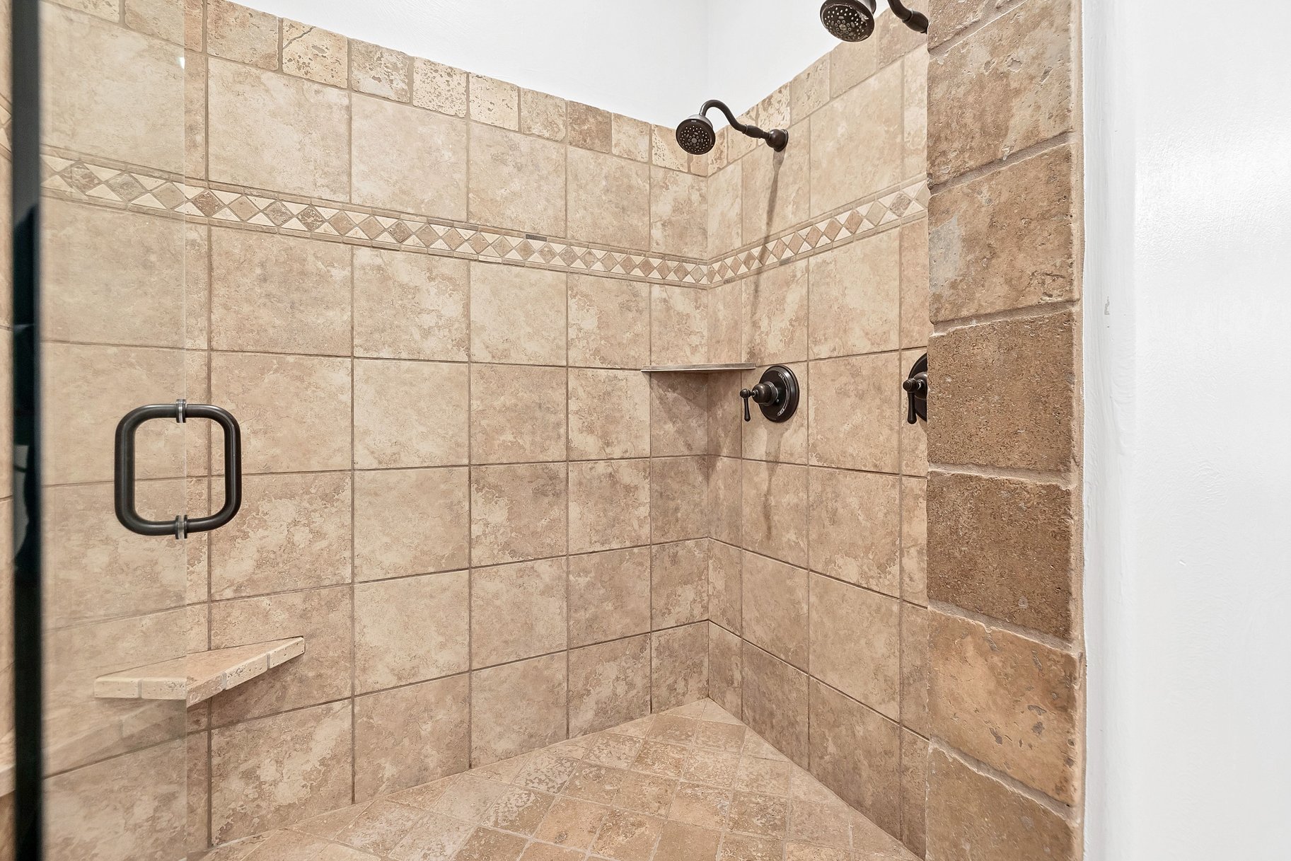  Indoor-Outdoor Living With Privacy, Space & Style In Washington Fields - 物件實景