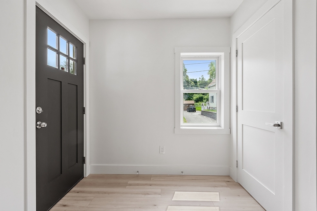 Leominster, Massachusetts, 01453, United States, 3 Bedrooms Bedrooms, ,2 BathroomsBathrooms,Residential,For Sale,1912072