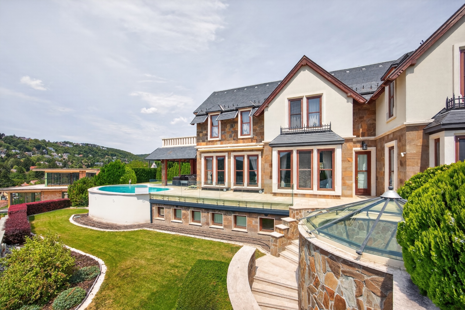  Refined Elegance and Timeless Luxury in the Heart of Remetekertváros - 物件實景