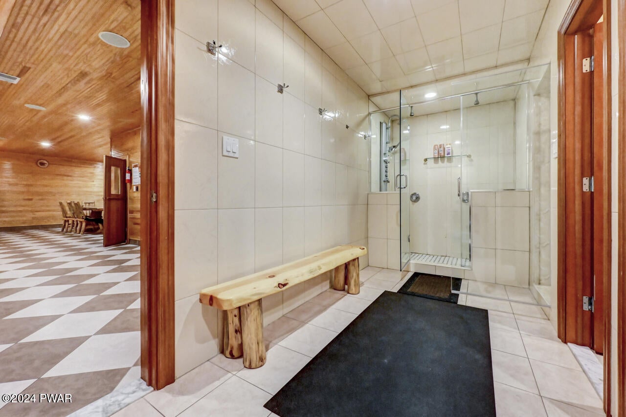 Albrightsville, Pennsylvania, 18210, United States, 4 Bedrooms Bedrooms, ,5 BathroomsBathrooms,Residential,For Sale,1982857