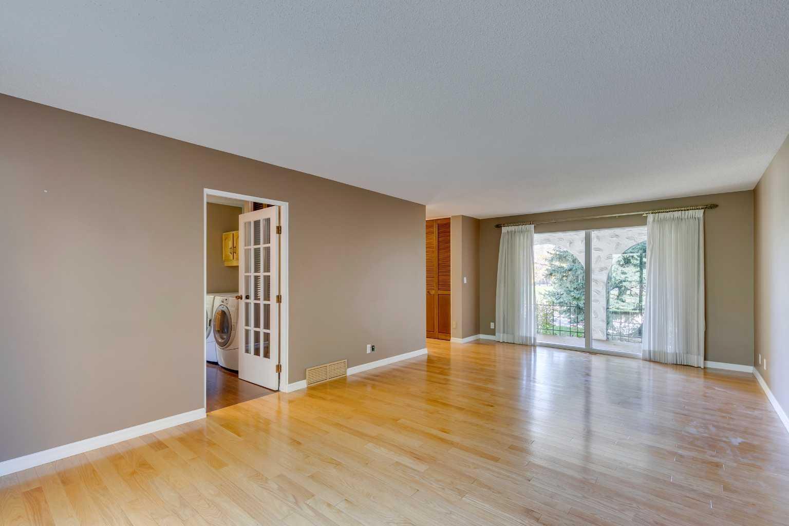 CALGARY, Alberta, T3B 2W3, CA, 7 Bedrooms Bedrooms, ,4 BathroomsBathrooms,Residential,For Sale,1988162