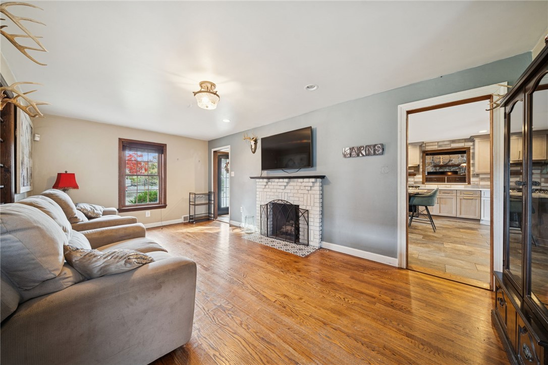 Plum Boro, Pennsylvania, 15239, United States, 4 Bedrooms Bedrooms, ,4 BathroomsBathrooms,Residential,For Sale,1996480