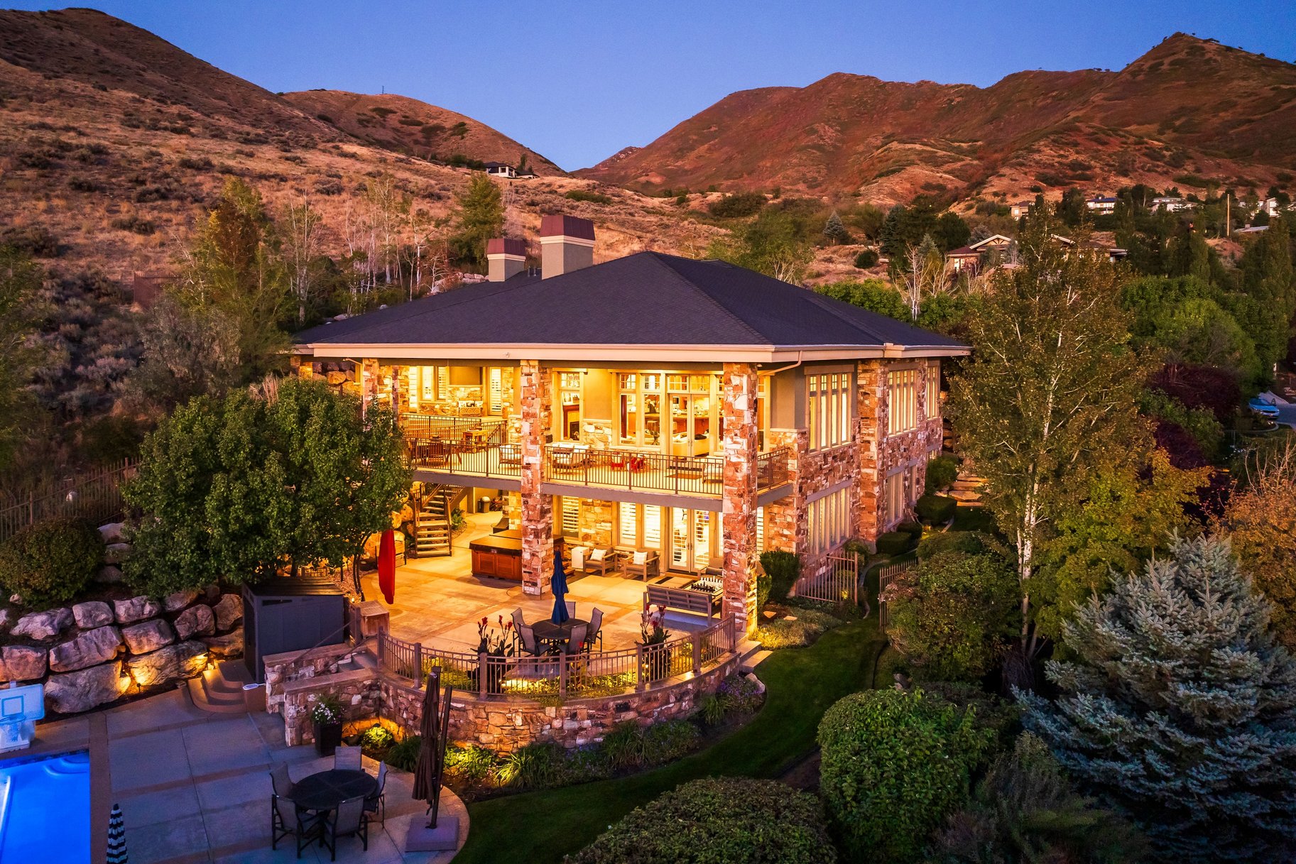  Timeless East Bench Craftsman Estate with Gated Entry, Expansive Light and Views - 物件實景