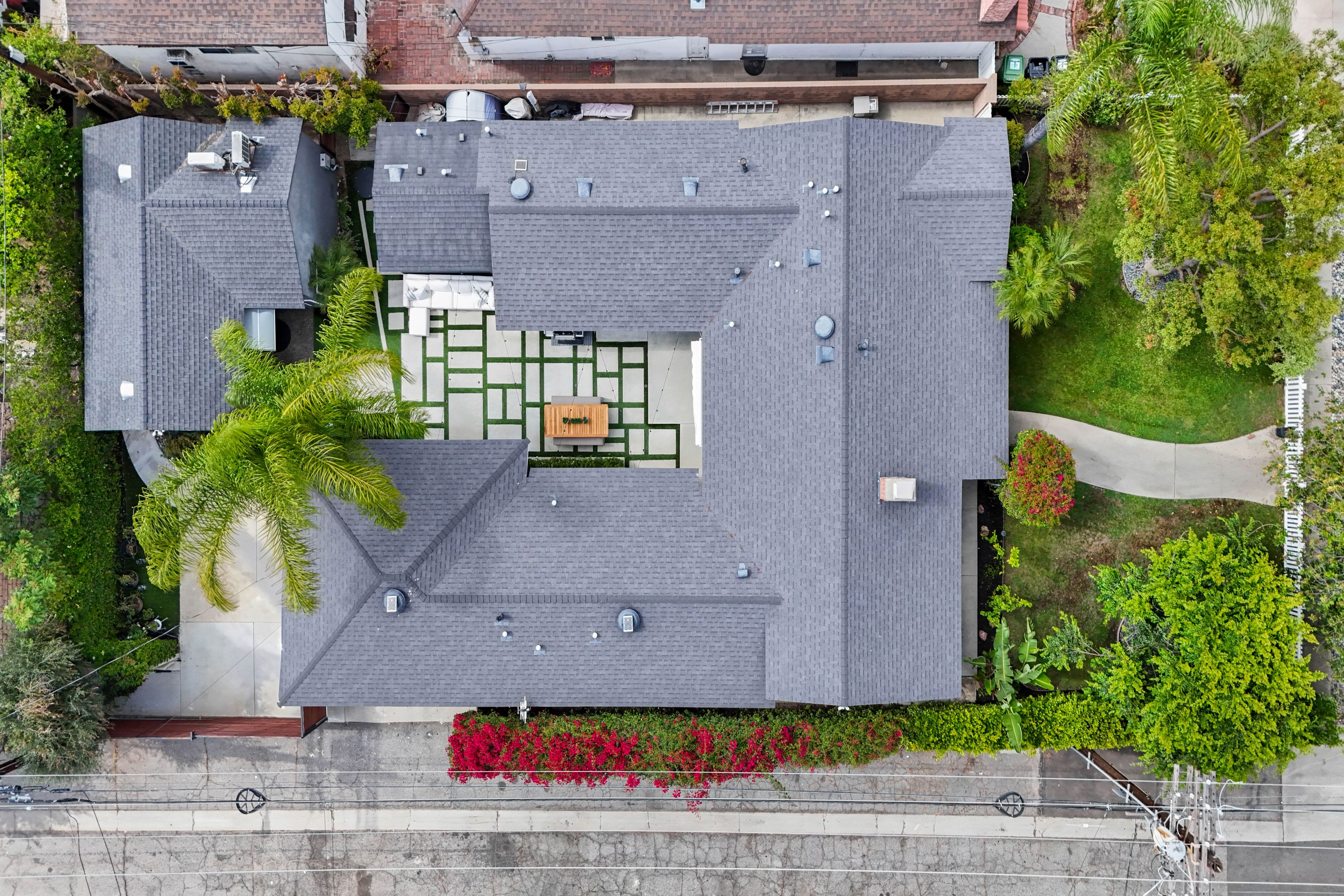  4744 Camellia Avenue - 物件實景