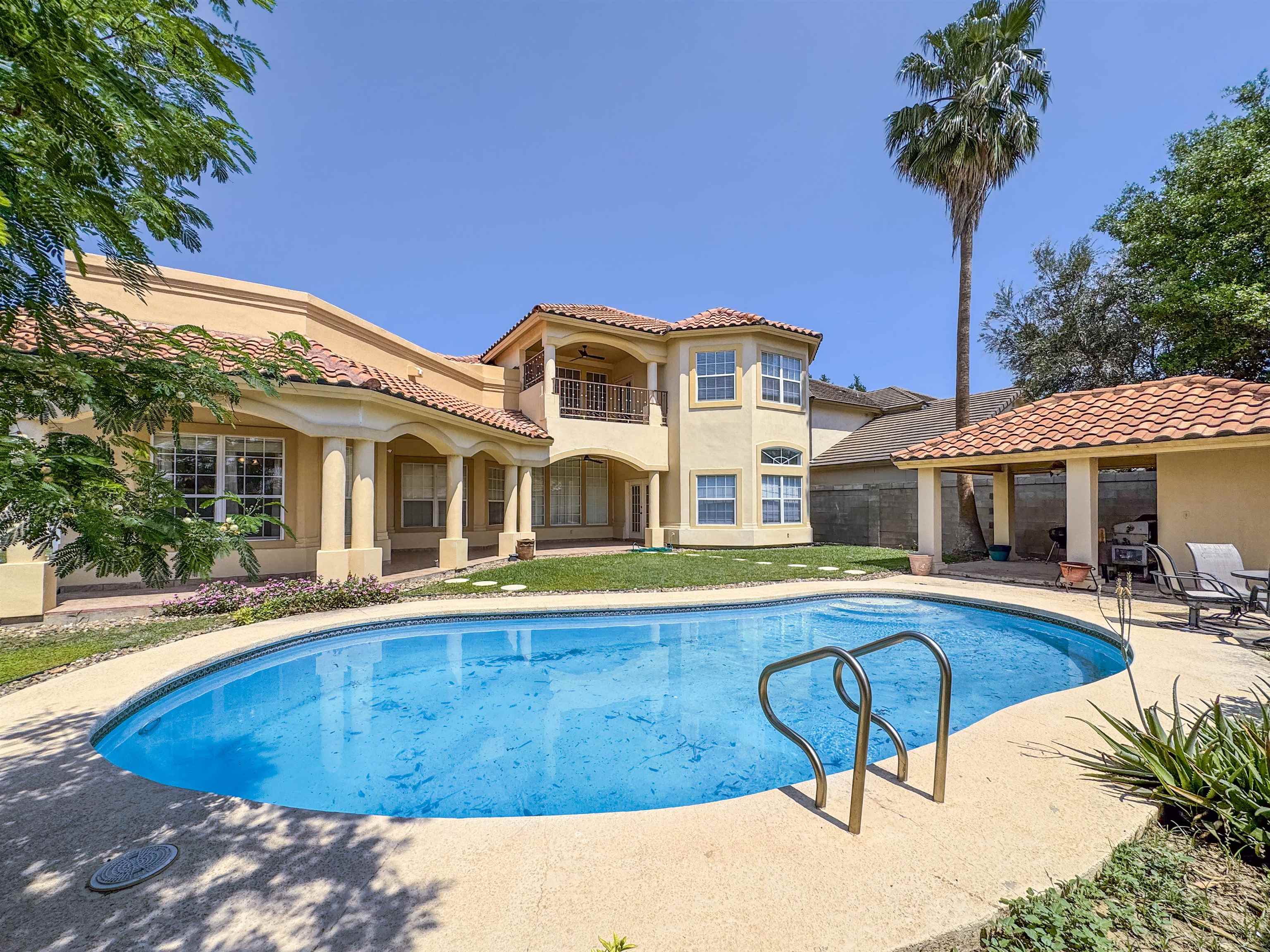 Laredo, Texas, 78041, United States, 4 Bedrooms Bedrooms, ,5 BathroomsBathrooms,Residential,For Sale,1787363