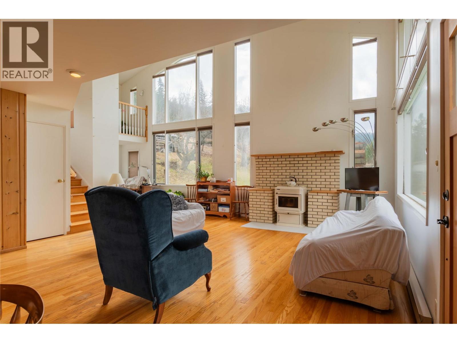 APPLEDALE, British Columbia, V0G 2J0, CA, 5 Bedrooms Bedrooms, ,2 BathroomsBathrooms,Residential,For Sale,1946998