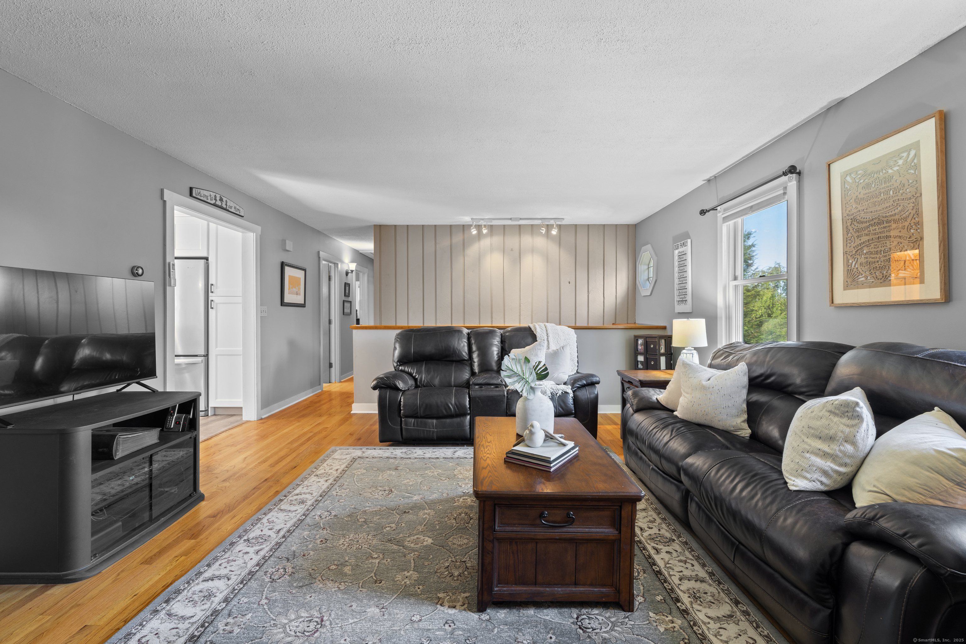 Newtown, Connecticut, 06482, United States, 3 Bedrooms Bedrooms, ,2 BathroomsBathrooms,Residential,For Sale,1962604