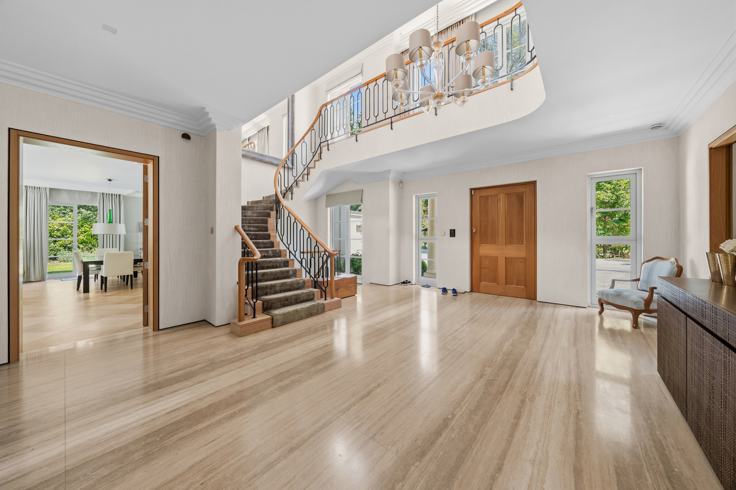  Grand Proportions and Private Gardens on the Wentworth Estate - 物件實景