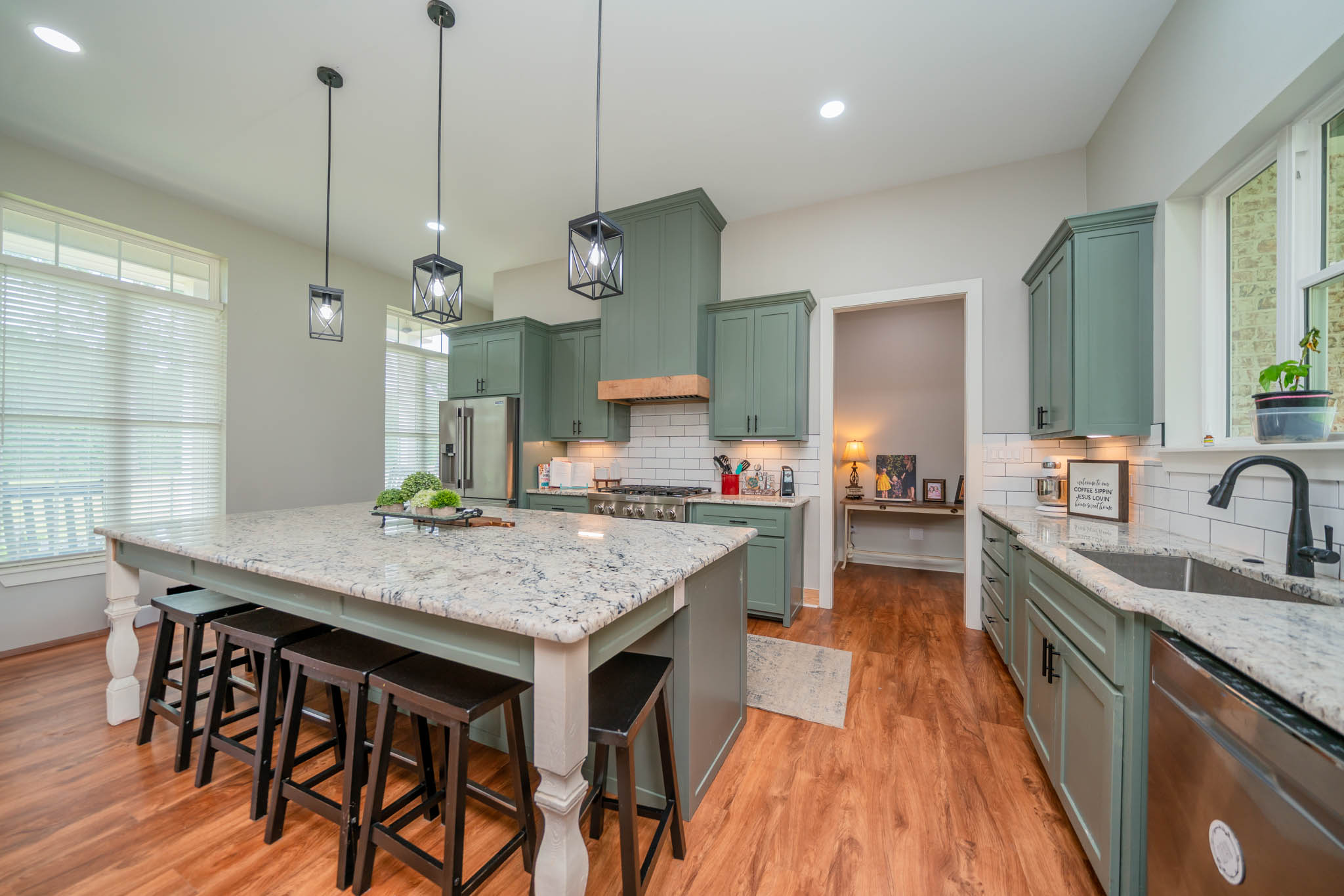 Jacksonville, Texas, 75766, United States, 4 Bedrooms Bedrooms, ,3 BathroomsBathrooms,Residential,For Sale,1978042