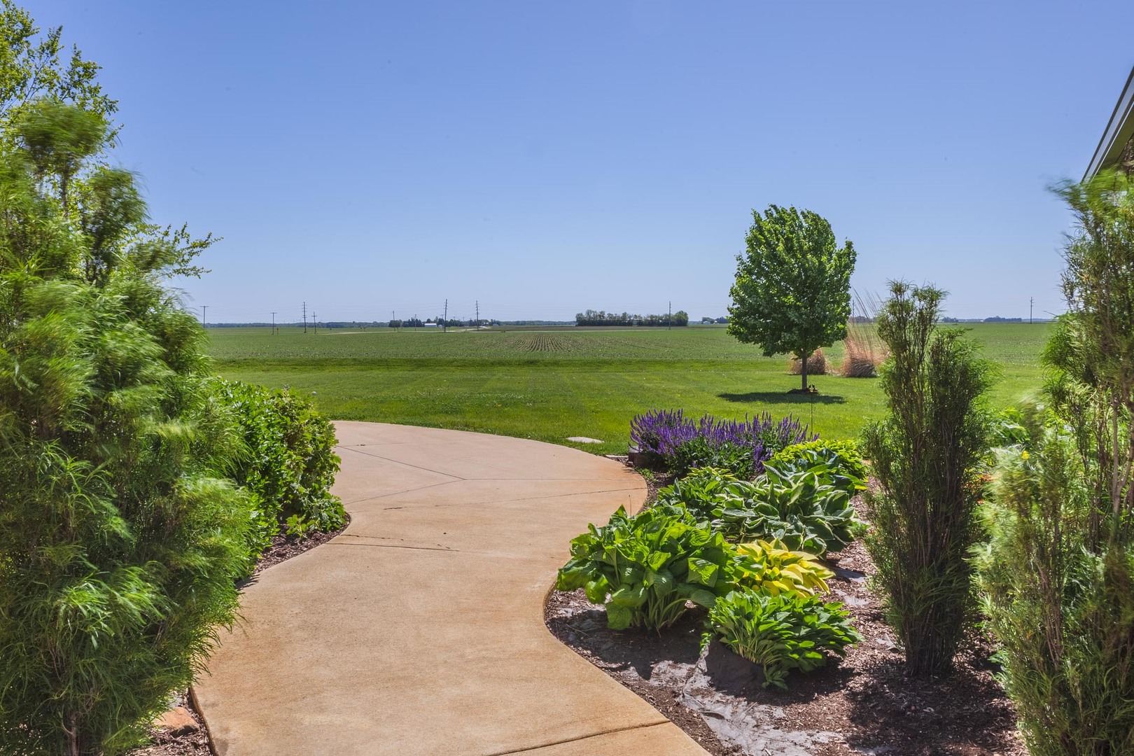 Hudson, Illinois, 61748, United States, 3 Bedrooms Bedrooms, ,5 BathroomsBathrooms,Residential,For Sale,1987913