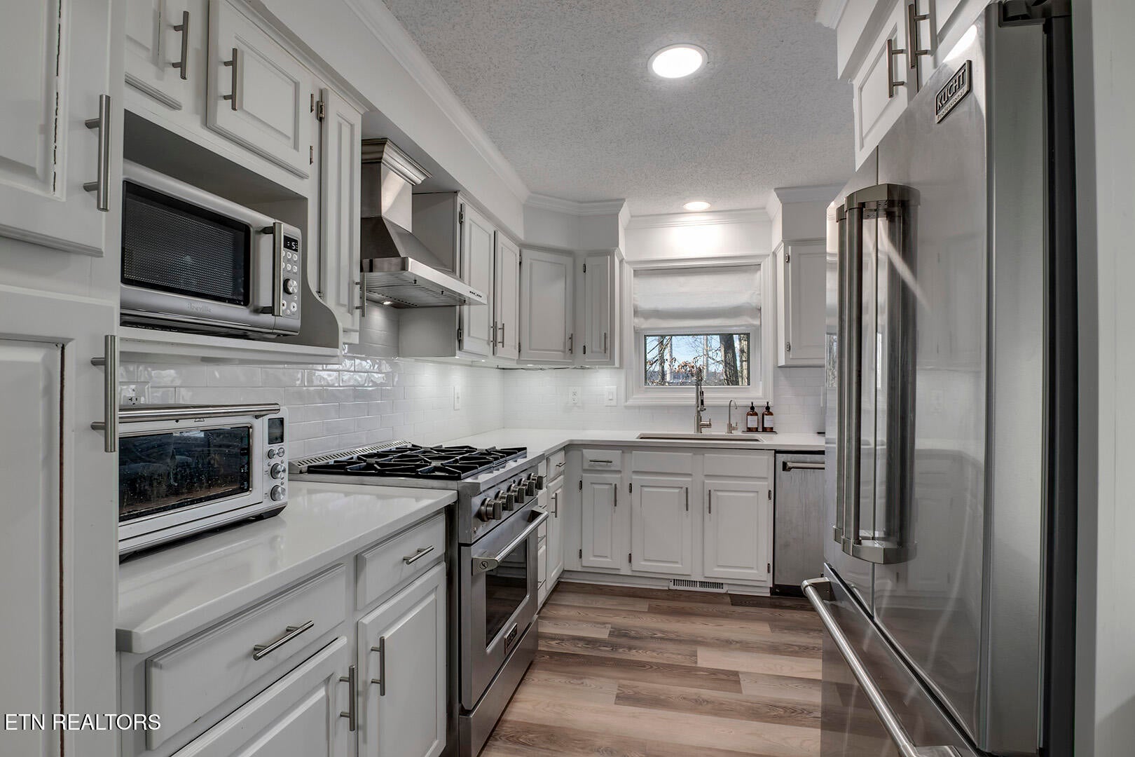 Kingston, Tennessee, 37763, United States, 4 Bedrooms Bedrooms, ,4 BathroomsBathrooms,Residential,For Sale,2011823