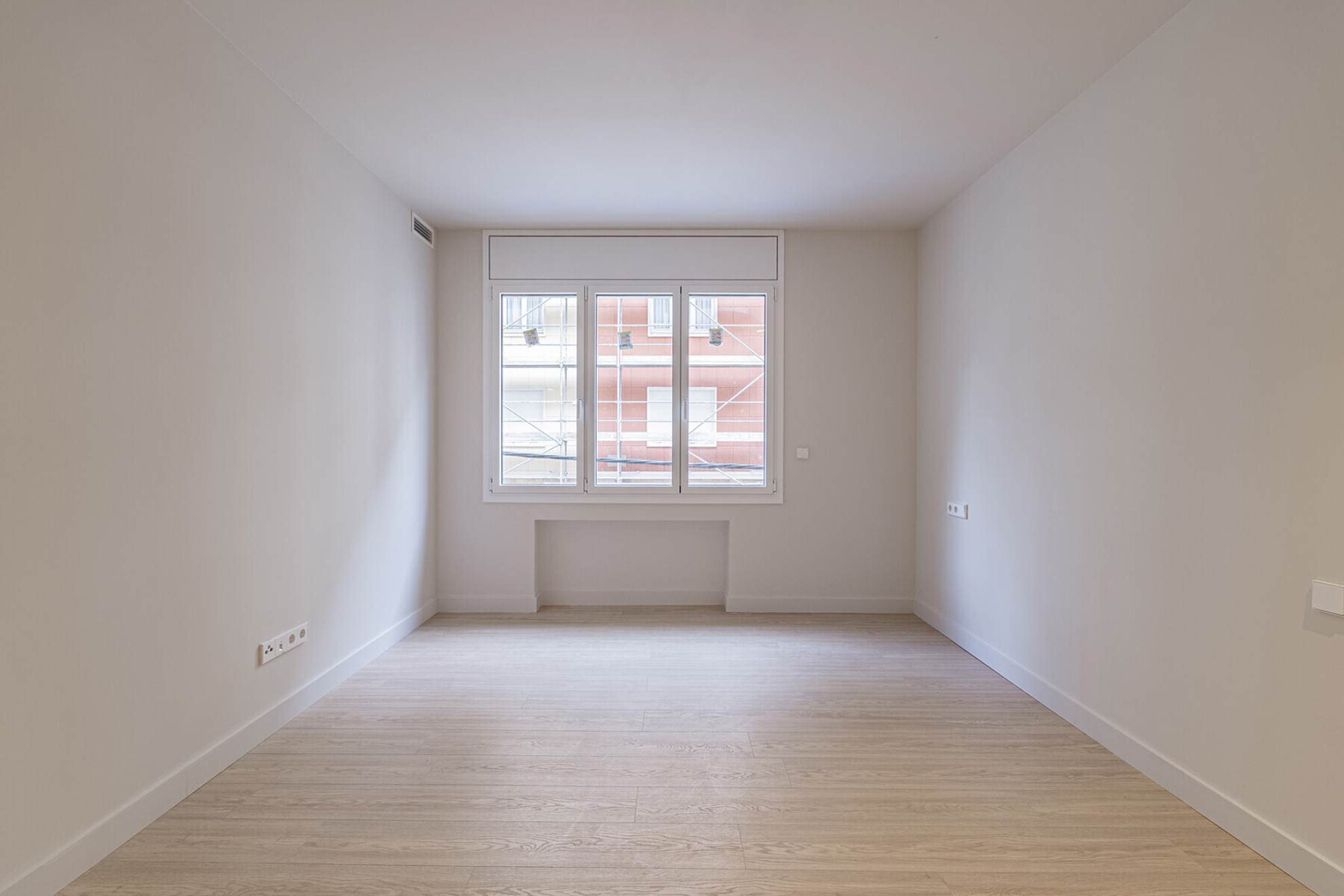  Fantastic renovated apartment with large garden at the living room level - 物件實景