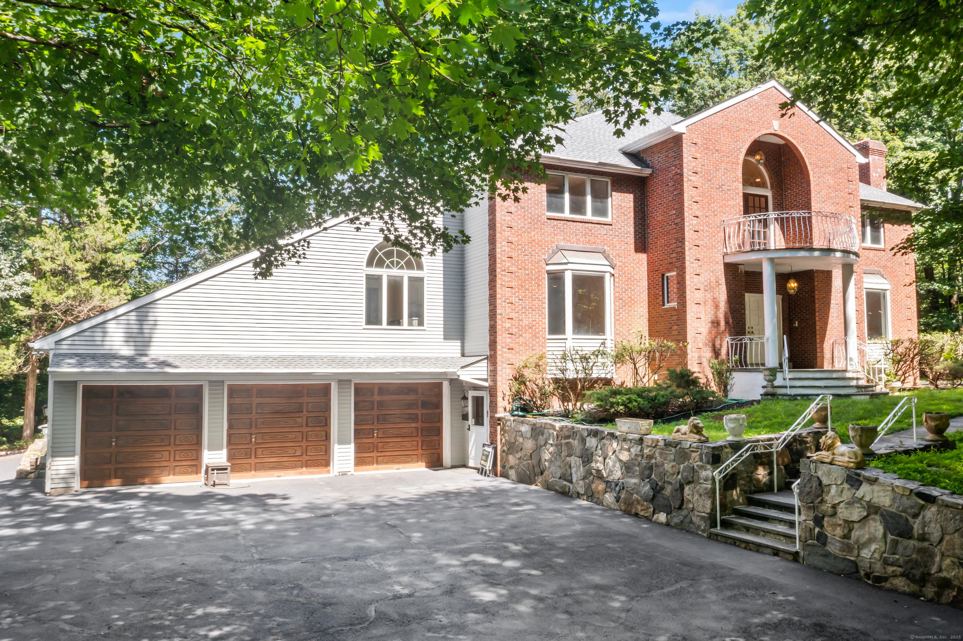 Stamford, Connecticut, 06903, United States, 4 Bedrooms Bedrooms, ,5 BathroomsBathrooms,Residential,For Sale,1923420