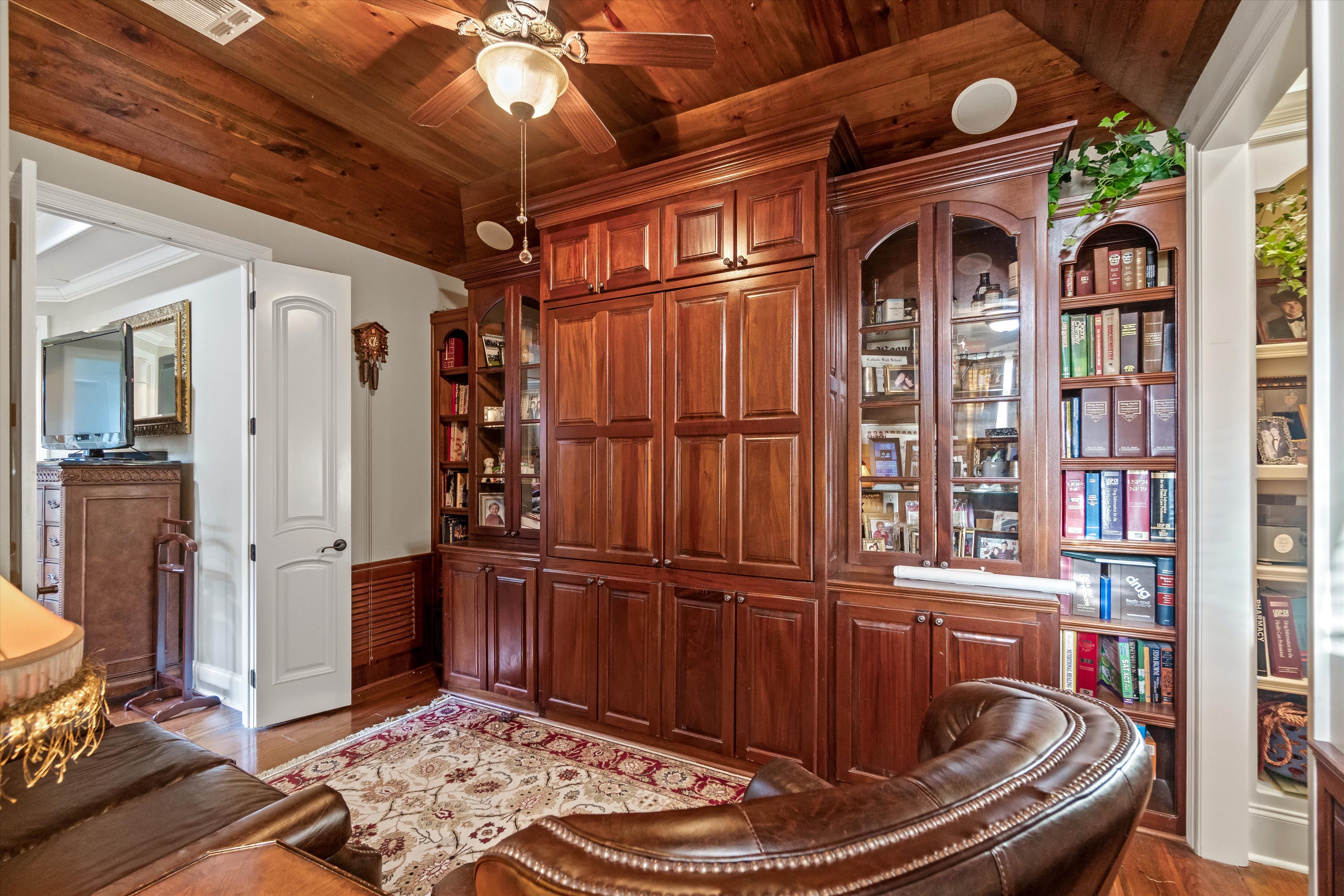 Baton Rouge, Louisiana, 70810, United States, 5 Bedrooms Bedrooms, ,6 BathroomsBathrooms,Residential,For Sale,2002046