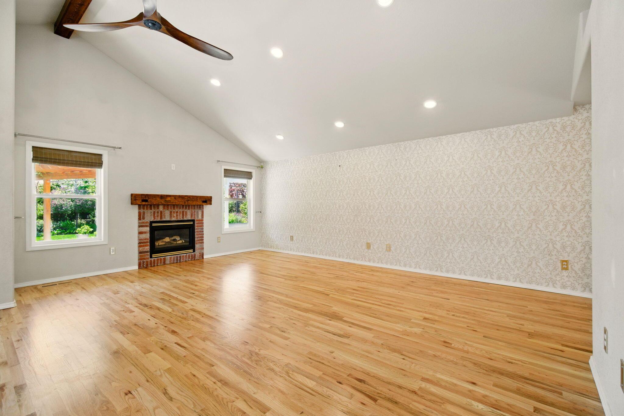 Central Point, Oregon, 97502, United States, 3 Bedrooms Bedrooms, ,2 BathroomsBathrooms,Residential,For Sale,1793291