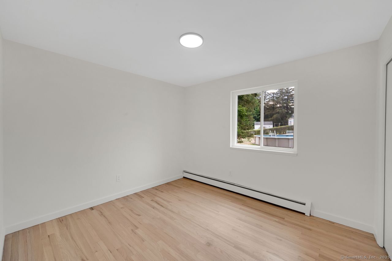 Milford, Connecticut, 06461, United States, 4 Bedrooms Bedrooms, ,3 BathroomsBathrooms,Residential,For Sale,1932741