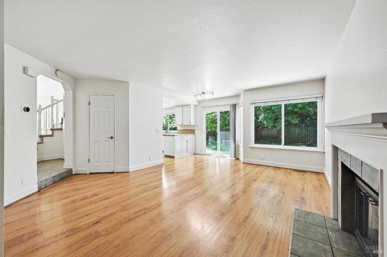 Windsor, California, 95492, United States, 4 Bedrooms Bedrooms, ,3 BathroomsBathrooms,Residential,For Sale,1926215