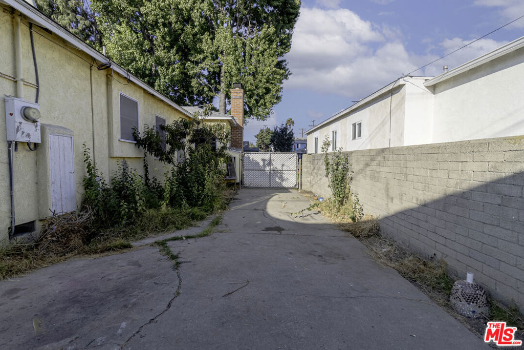 2843 Stoner Avenue, Los Angeles, California, 90064, United States, 3 Bedrooms Bedrooms, ,1 BathroomBathrooms,Residential,For Sale,2843 Stoner Avenue,1632874